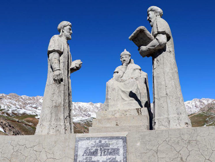 Забытая скульптура Амира Темура – среди гор Кашкадарьи